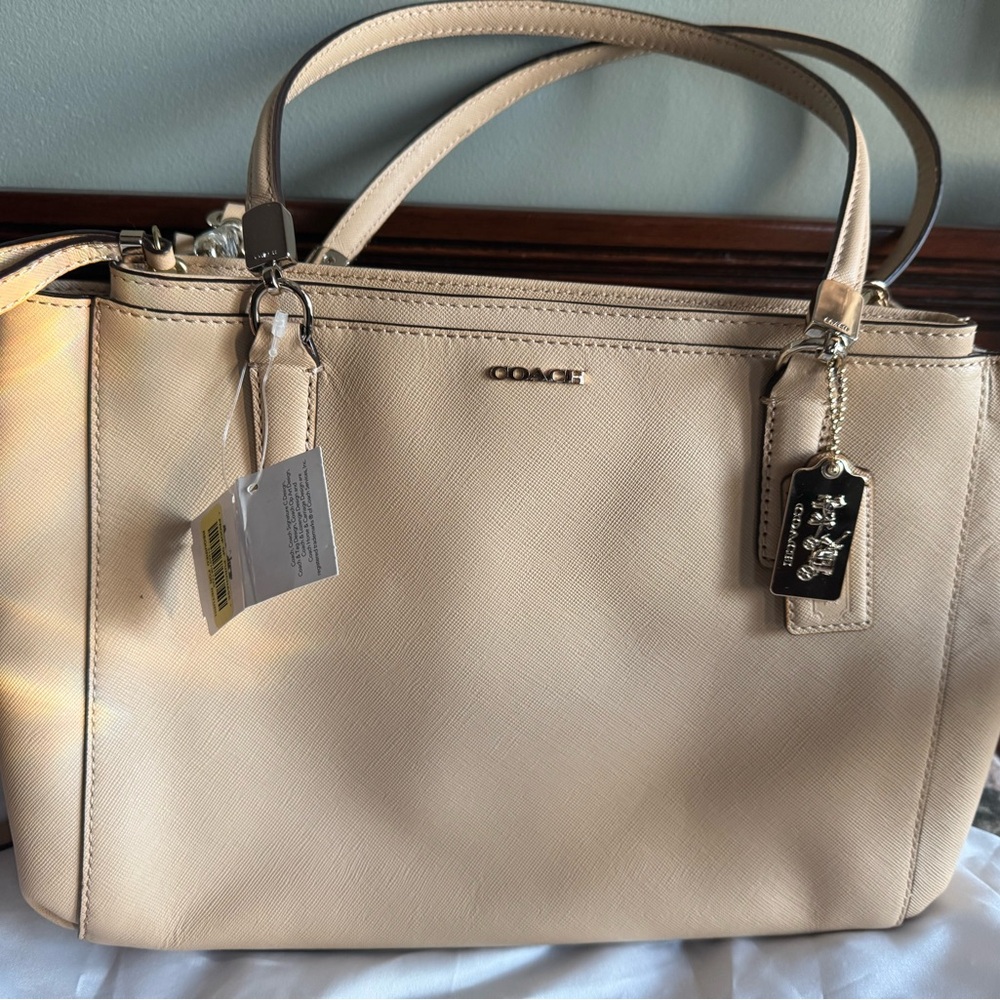 Coach Light Tan Leather Shoulder Bag - Picture 2 of 16